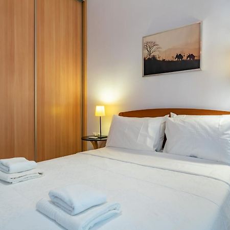 Flat In Excellent Location With Private Parking Apartment Atena Exterior foto