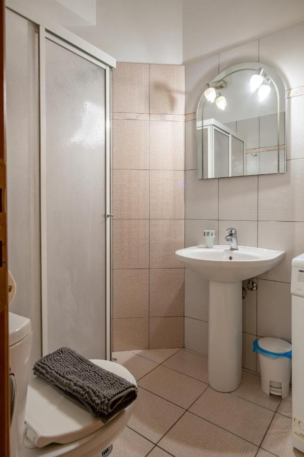 Flat In Excellent Location With Private Parking Apartment Atena Exterior foto